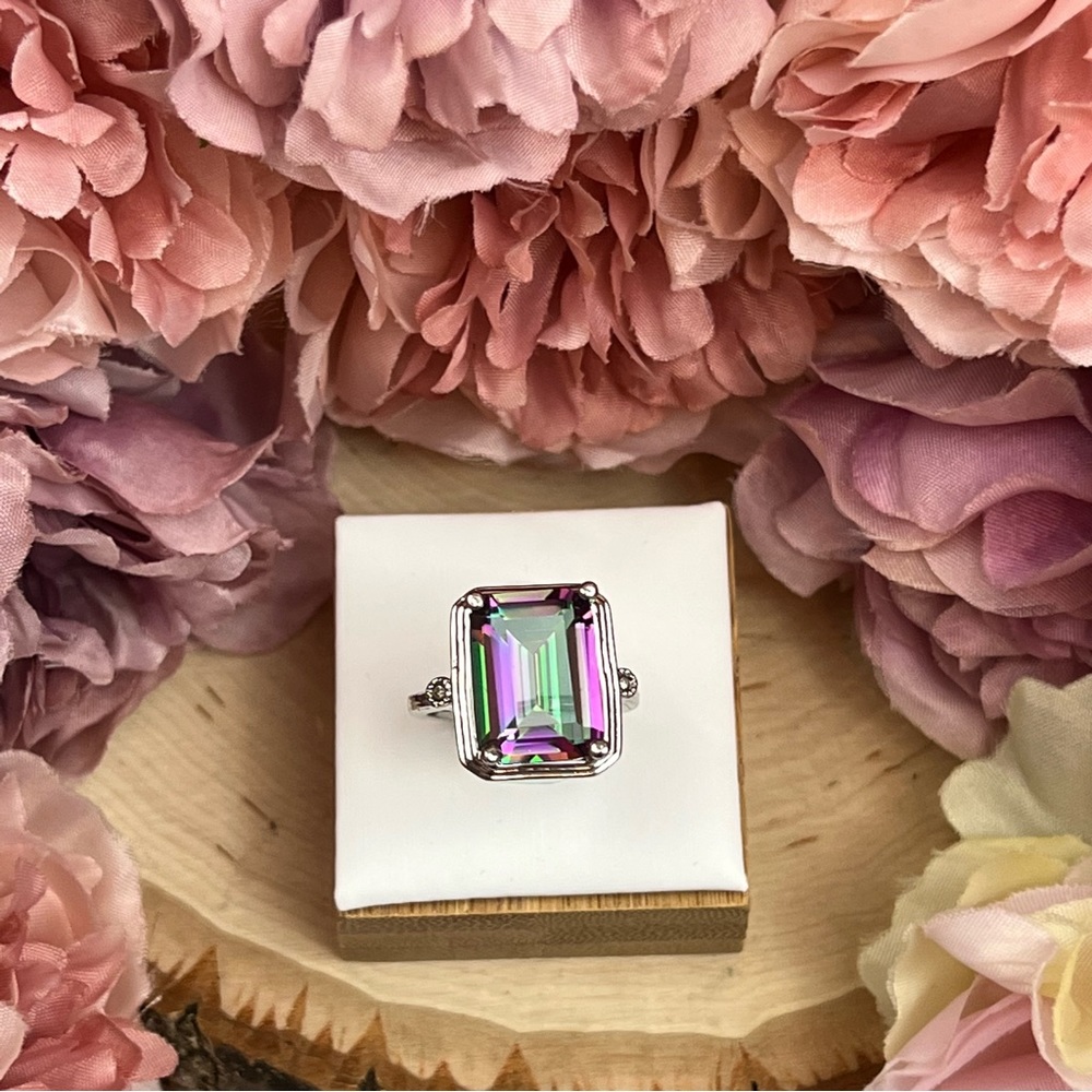 Stunning 10 Carat Mystic Topaz Ring with Diamond Accents - Picture 3 of 16